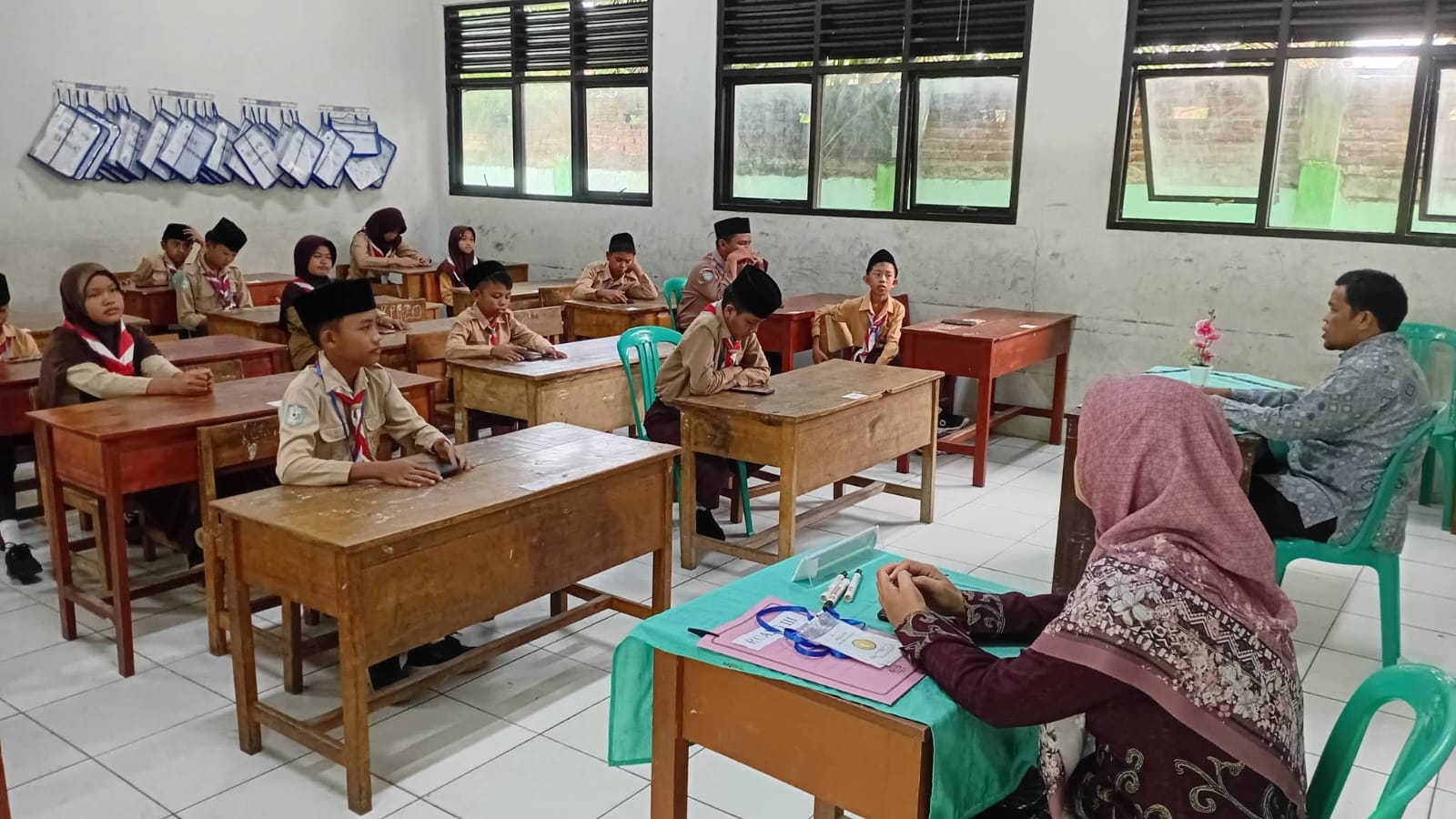 MIN 1 KAUR GELAR UJIAN MADRASAH BERBASIS DIGITAL UNTUK SISWA KELAS 6